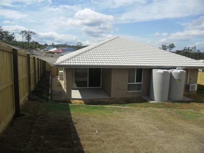 8 Willow Rise Dr, Waterford QLD 4133