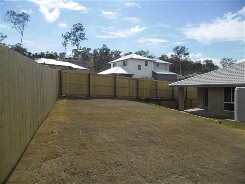 8 Willow Rise Dr, Waterford QLD 4133