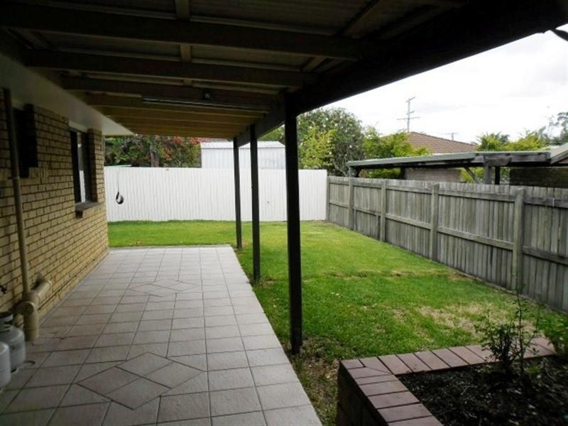 2 Stormbridge Ct, Daisy Hill QLD 4127