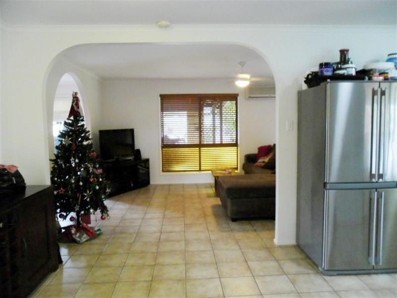 2 Stormbridge Ct, Daisy Hill QLD 4127