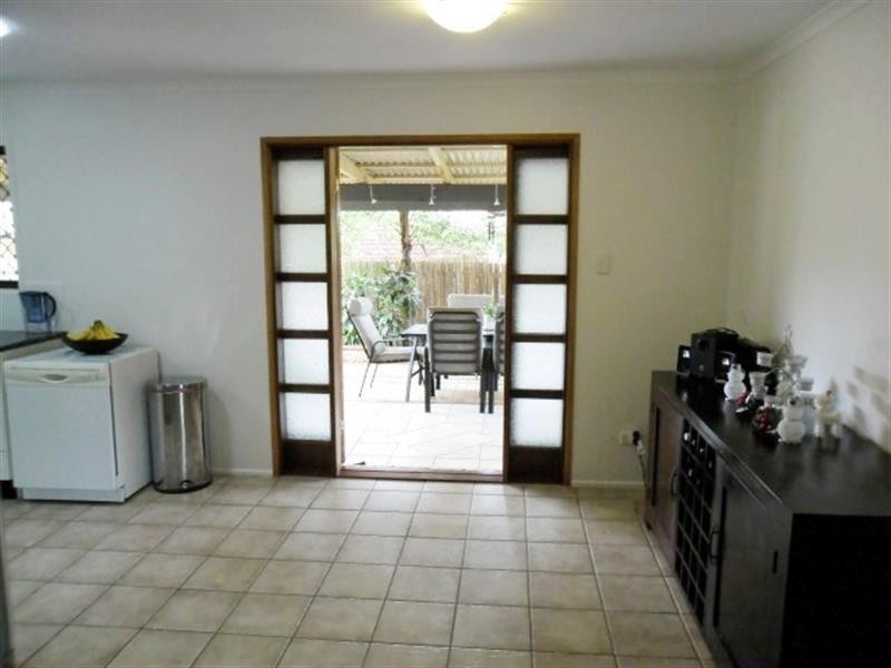 2 Stormbridge Ct, Daisy Hill QLD 4127