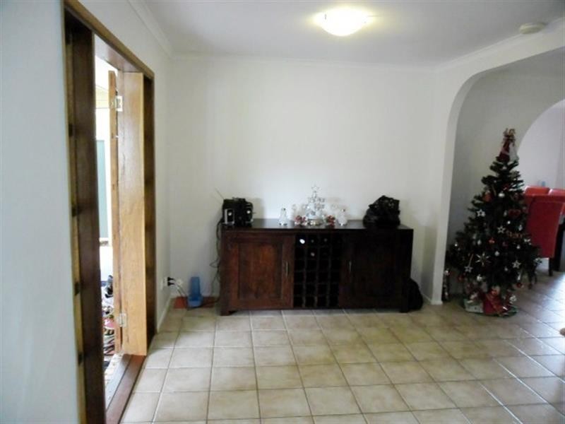 2 Stormbridge Ct, Daisy Hill QLD 4127