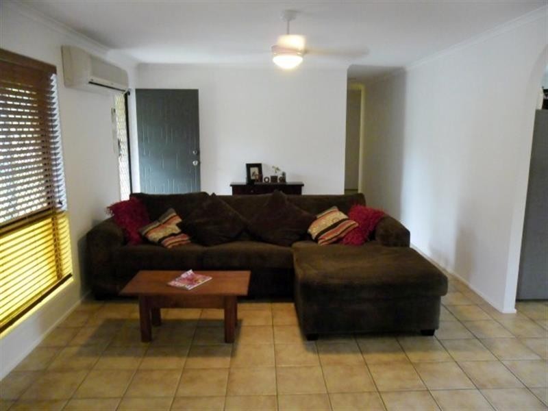 2 Stormbridge Ct, Daisy Hill QLD 4127