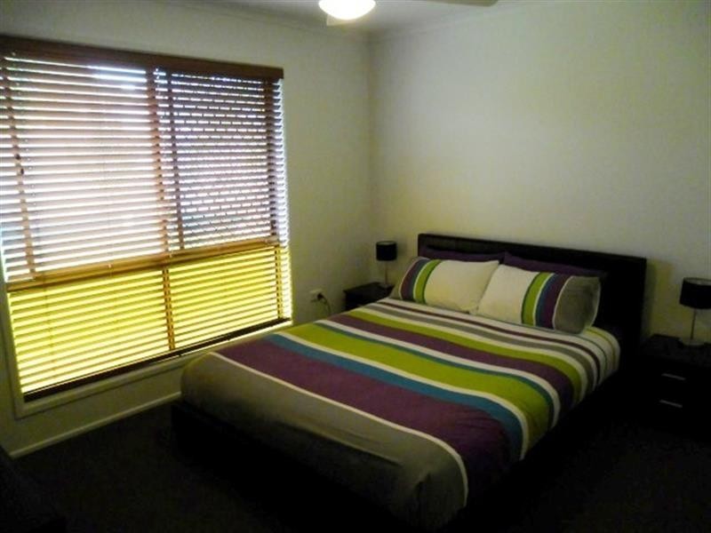 2 Stormbridge Ct, Daisy Hill QLD 4127