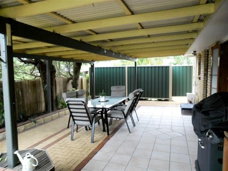 2 Stormbridge Ct, Daisy Hill QLD 4127