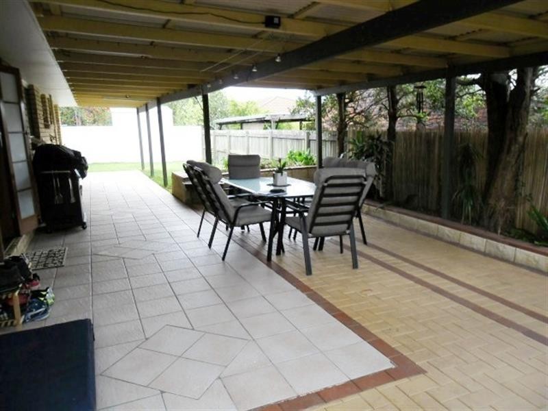 2 Stormbridge Ct, Daisy Hill QLD 4127