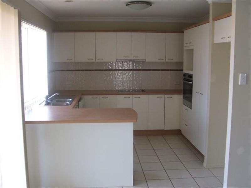 105 Bunker Rd, Victoria Point QLD 4165