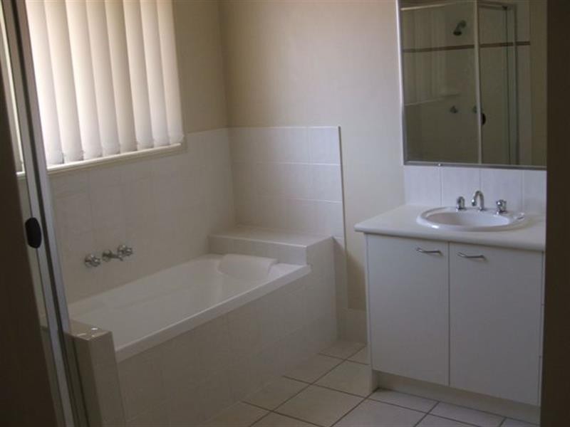 105 Bunker Rd, Victoria Point QLD 4165