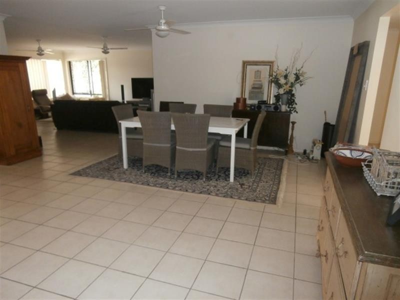 42 Brookside Pl, Lota QLD 4179