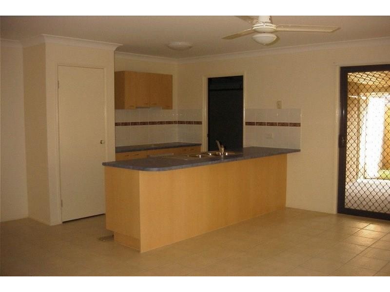 42 Brookside Pl, Lota QLD 4179