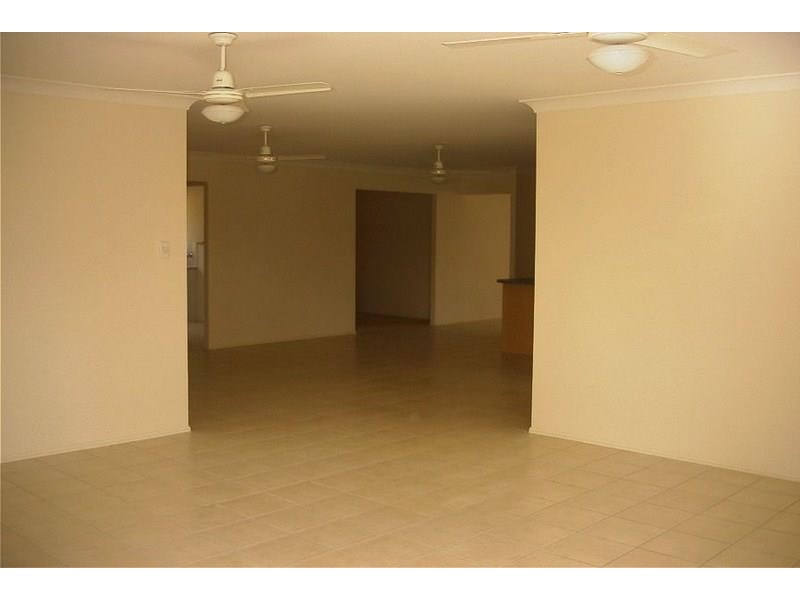 42 Brookside Pl, Lota QLD 4179