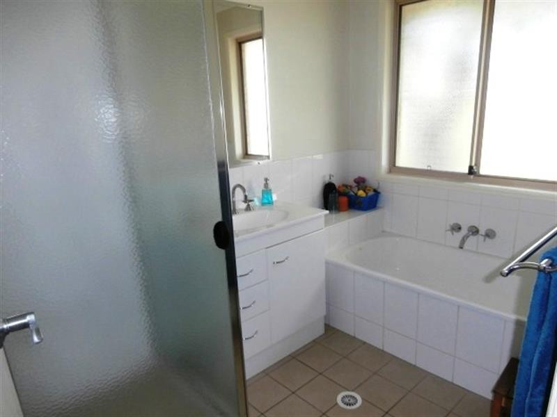 10 Fawcett St, Kingston QLD 4114