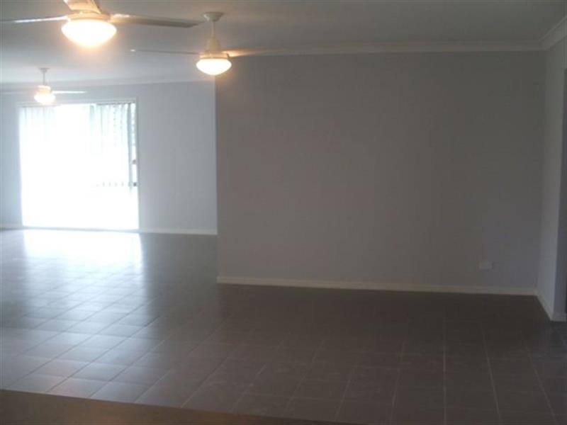 8 Camphor Ct, Victoria Point QLD 4165