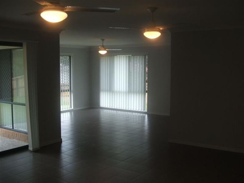 8 Camphor Ct, Victoria Point QLD 4165