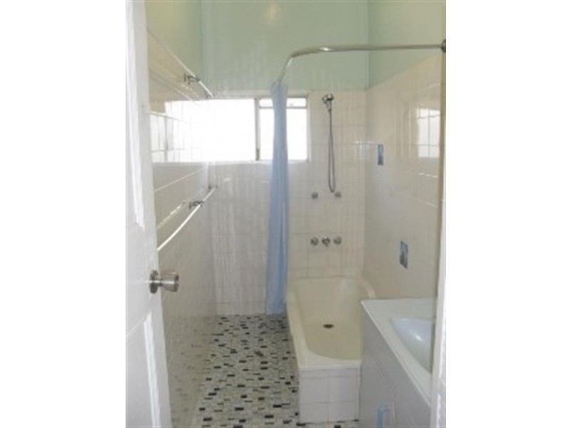 36 Rossiter St, Morningside QLD 4170