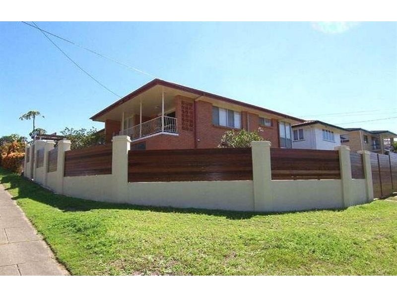 83 Long St, Camp Hill QLD 4152