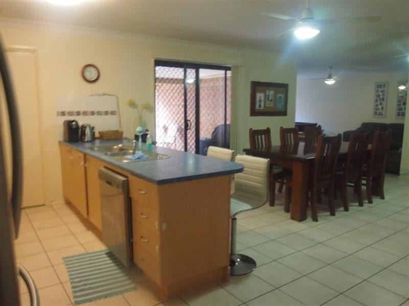 43 Brookside Pl, Lota QLD 4179