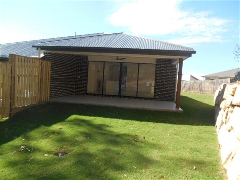27A Eustace Cct, Augustine Heights QLD 4300