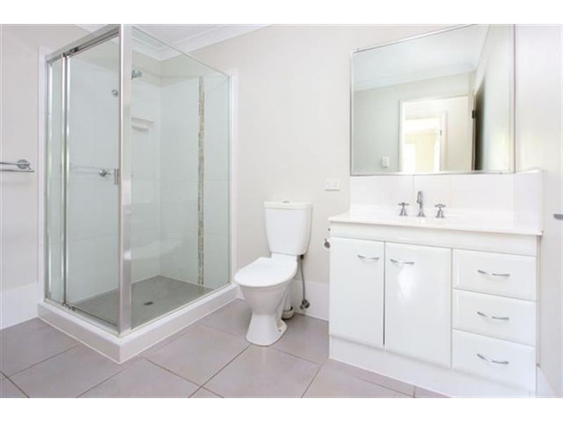 1/2 Whitlock Dr, Rothwell QLD 4022