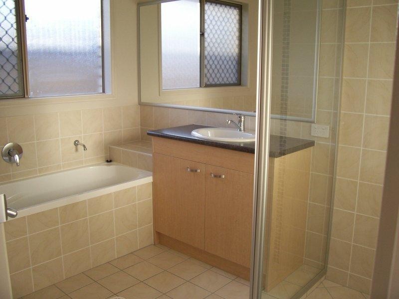 10 Griffen  Pl, Crestmead QLD 4132