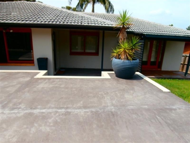 19 Raquel Ave, Springwood QLD 4127