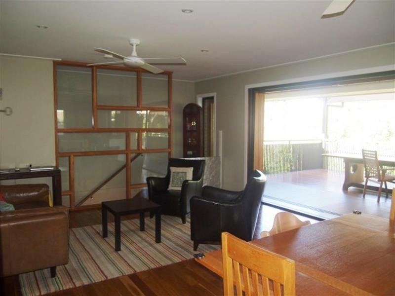 129 Springwood Rd, Springwood QLD 4127