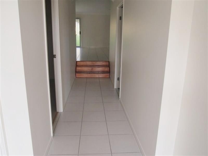 9 Willow Rise Dr, Waterford QLD 4133