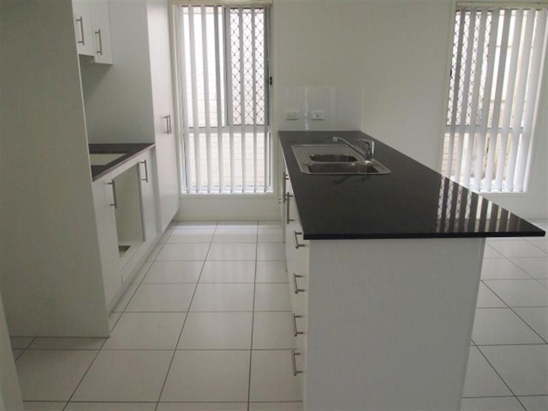 9 Willow Rise Dr, Waterford QLD 4133