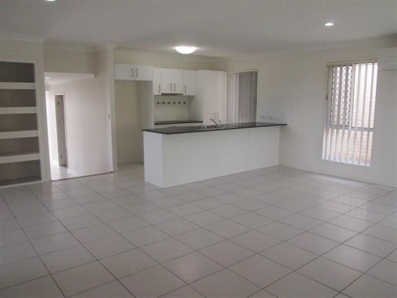 9 Willow Rise Dr, Waterford QLD 4133