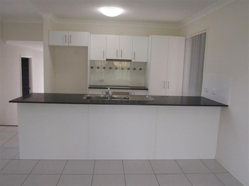 9 Willow Rise Dr, Waterford QLD 4133