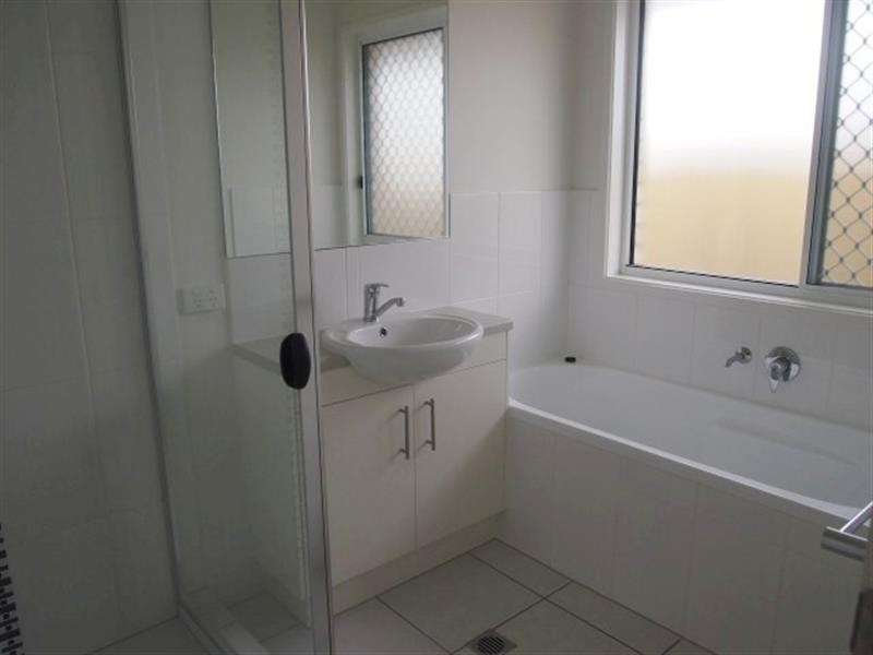 9 Willow Rise Dr, Waterford QLD 4133