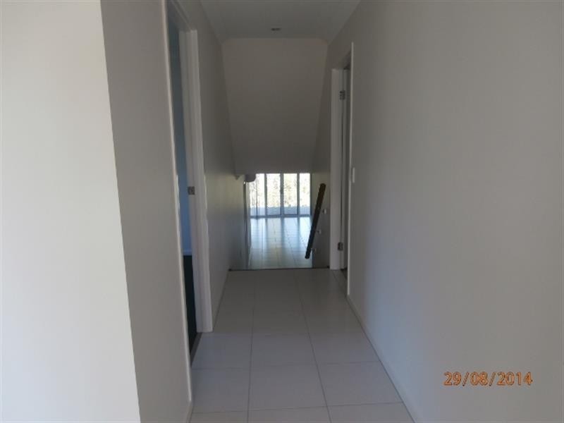 9 Greencastle Pde, Maudsland QLD 4210