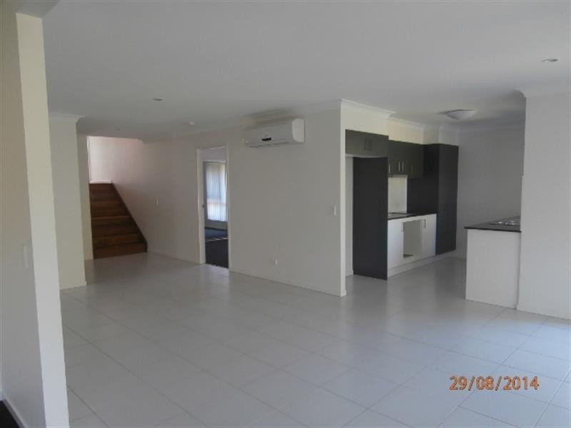 9 Greencastle Pde, Maudsland QLD 4210