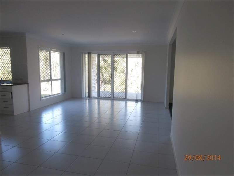 9 Greencastle Pde, Maudsland QLD 4210