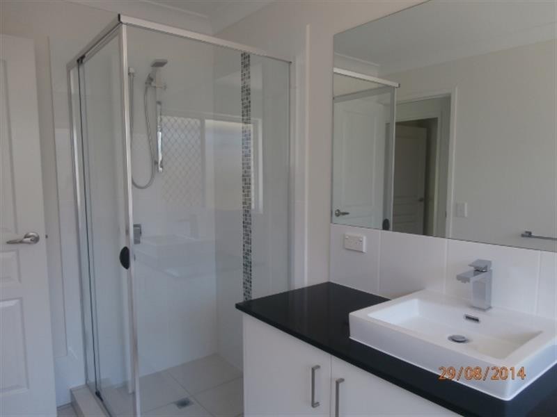 9 Greencastle Pde, Maudsland QLD 4210