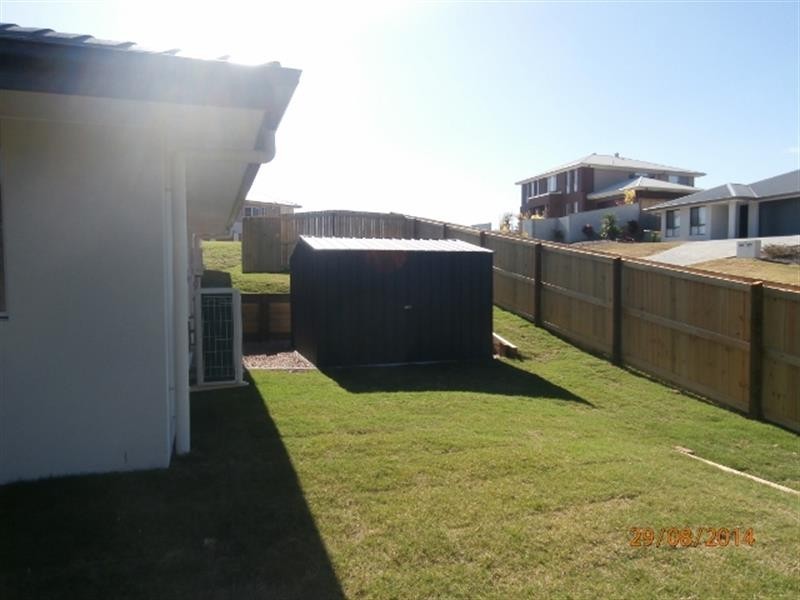 9 Greencastle Pde, Maudsland QLD 4210