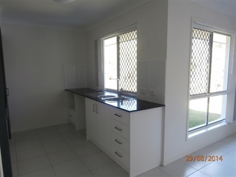 9 Greencastle Pde, Maudsland QLD 4210