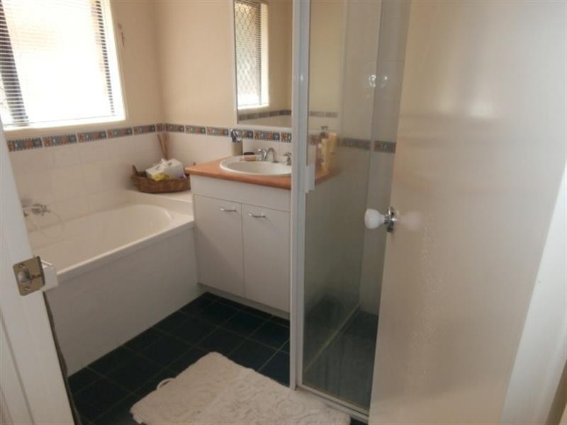 42 Brookside Pl, Lota QLD 4179