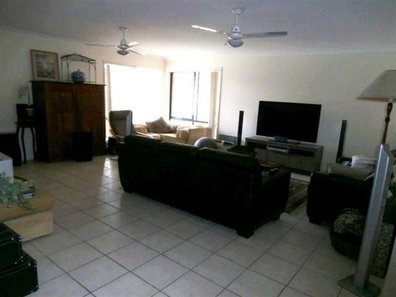 42 Brookside Pl, Lota QLD 4179