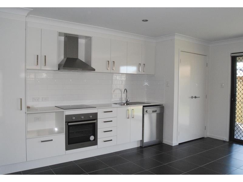 33B Lorikeet Pde, Dakabin QLD 4503