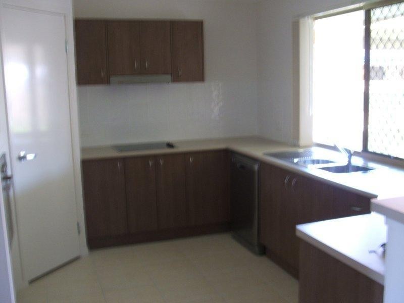 20 Lake Manchester  St, Logan Reserve QLD 4133