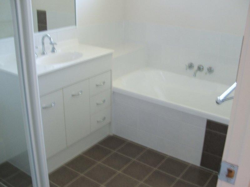 20 Lake Manchester  St, Logan Reserve QLD 4133