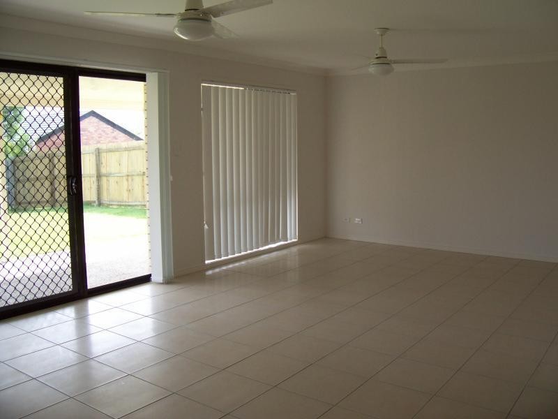 12 Elcock Ave, Crestmead QLD 4132