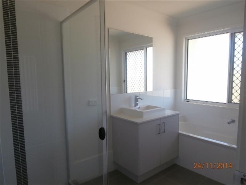 5 Carisbrooke  Cove, Maudsland QLD 4210