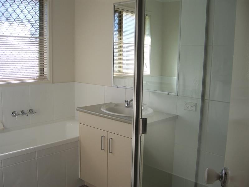 8 Giselle St, Hillcrest QLD 4118