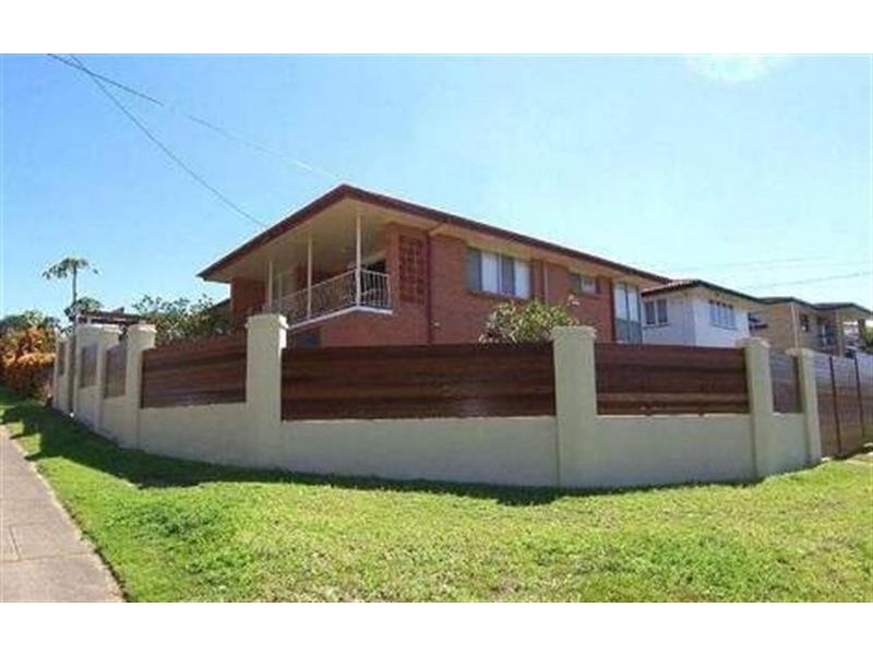 83 Long St, Camp Hill QLD 4152