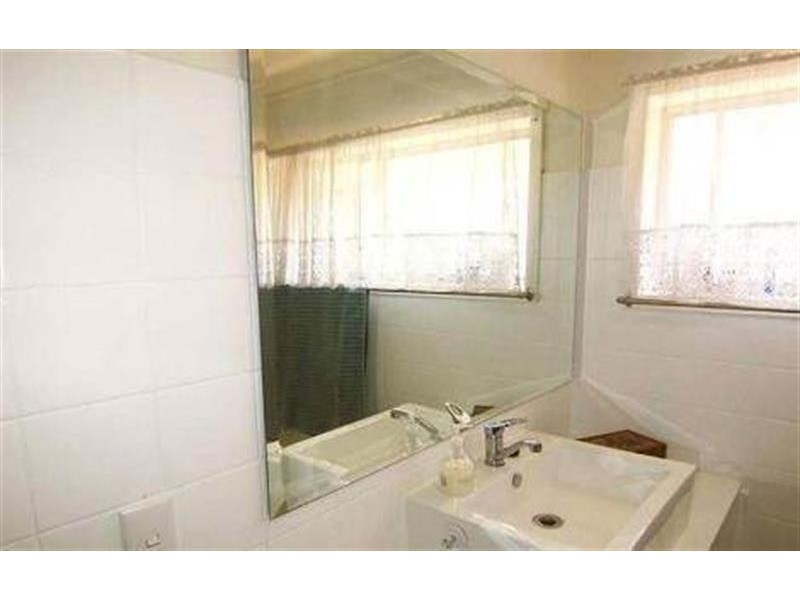 83 Long St, Camp Hill QLD 4152