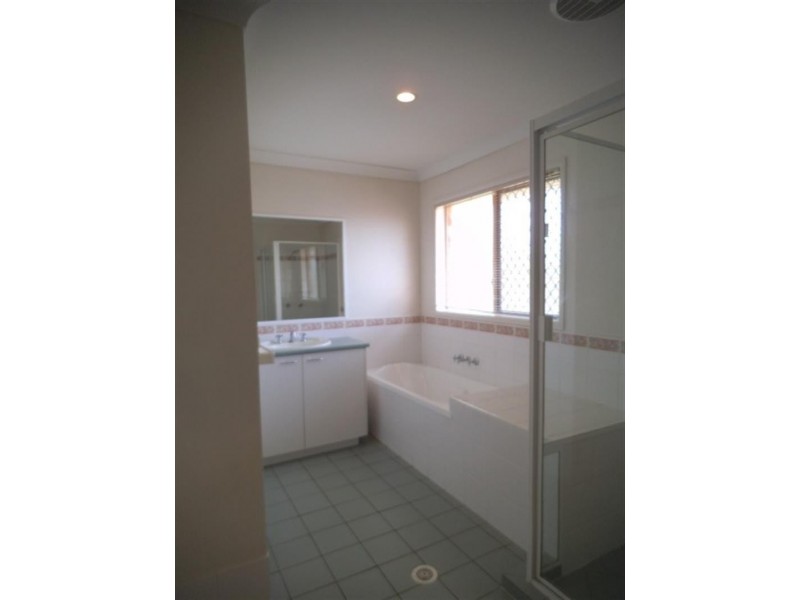 22 Mozart Pl, Mackenzie QLD 4156