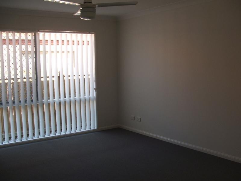 8 Lake Wivenhoe Cres, Logan Reserve QLD 4133