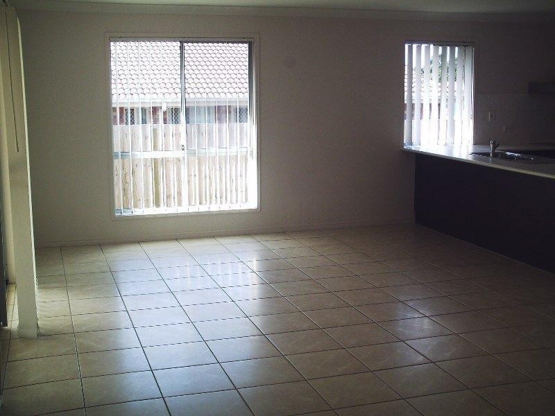 8 Highfields Ct, Loganlea QLD 4131